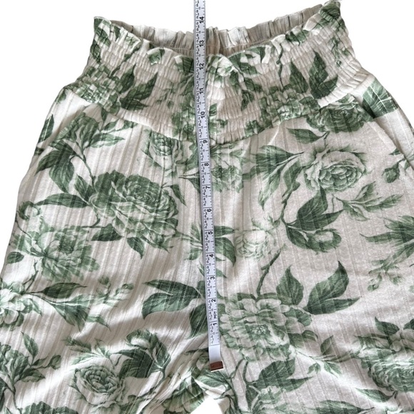 NEW CHASER Rose Print Toile Flare Leg Pull-on Pants Smocked Waist Size Small - Picture 8 of 9